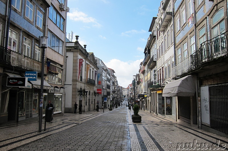 Einkaufsstrasse Santa Catarina in Porto, Portugal
