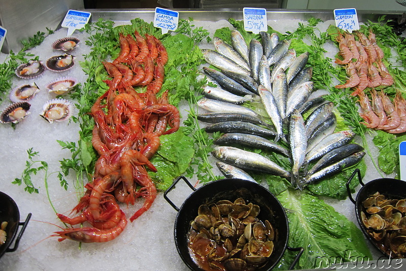 Fischauswahl im Restaurant Pesca al Peso in Alicante, Spanien